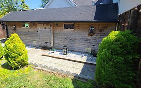 Lazy Lodge Glamping Pod With Hot Tub